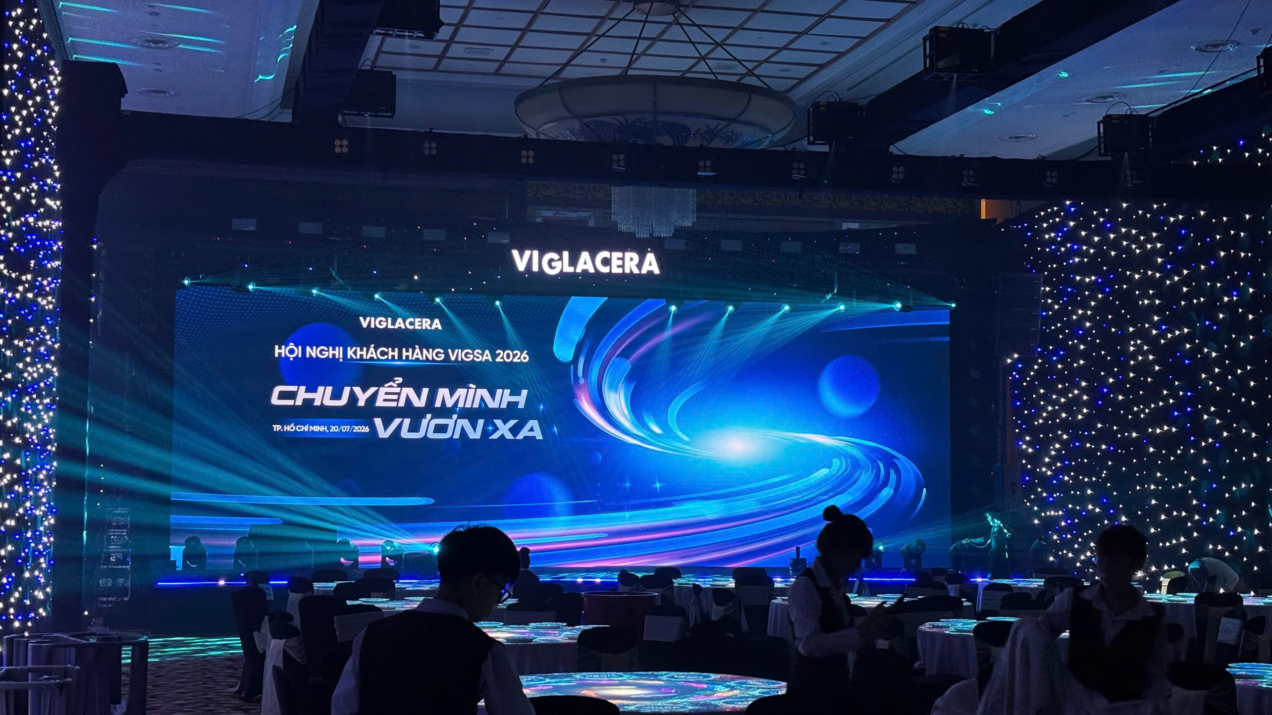 SÀI GÒN LIGHT EVENT CUNG CẤP THIẾT BỊ CHO HỘI NGHỊ KHÁCH HÀNG TẠI HỒ TRÀM