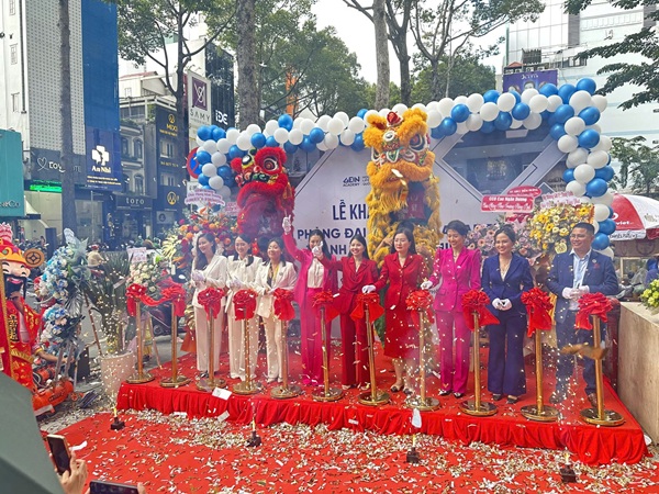 Cắt băng khai trương tiết kiệm hơn 10 lần với mô hình sử dụng trụ cắt băng 