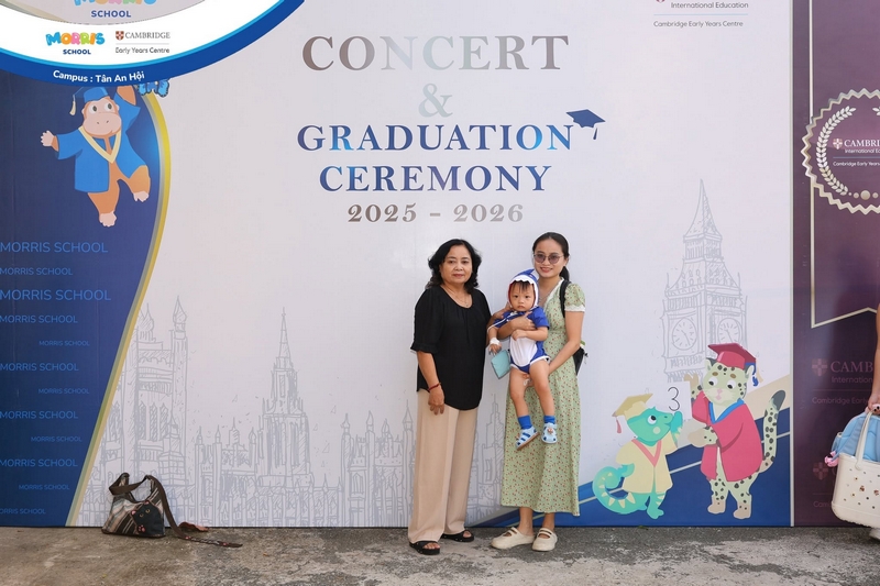 Khu vực check-in giúp học sinh, phụ huynh và giáo viên lưu lại khoảnh khắc đáng nhớ 9_le-tot-nghiep-bieu-dien-am-nhac-morris-school-2026.jpg