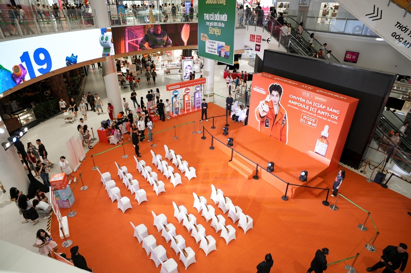 Không gian meet & greet tại trung tâm thương mại được setup để phục vụ giao lưu, check-in và trải nghiệm thương hiệu san-khau-meet-greet-svr-guardian-mau-cam-aeon-tan-phu-04.jpg