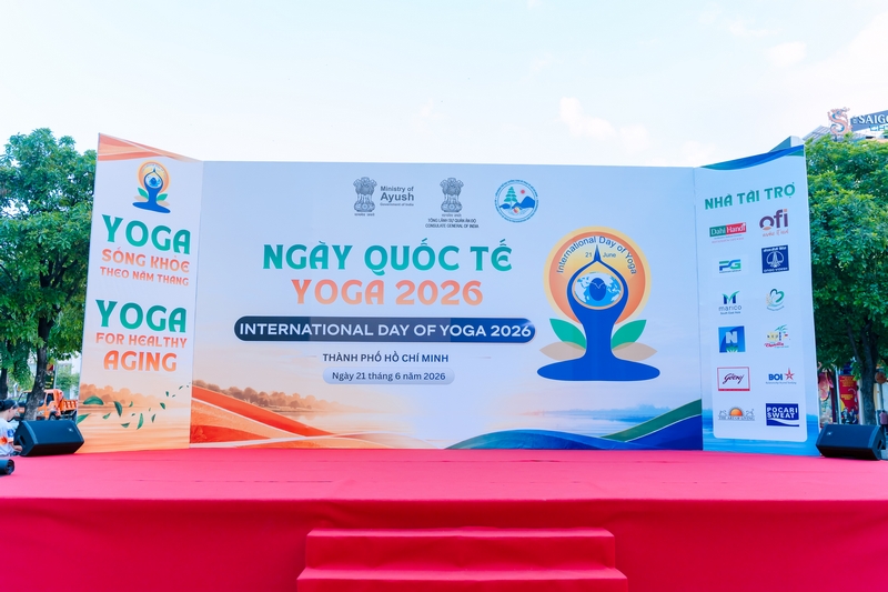 Sân khấu chính phục vụ phần phát biểu, biểu diễn và hướng dẫn Yoga trong chương trình. san-khau-ngay-quoc-te-yoga-2026-tphcm-05.jpg