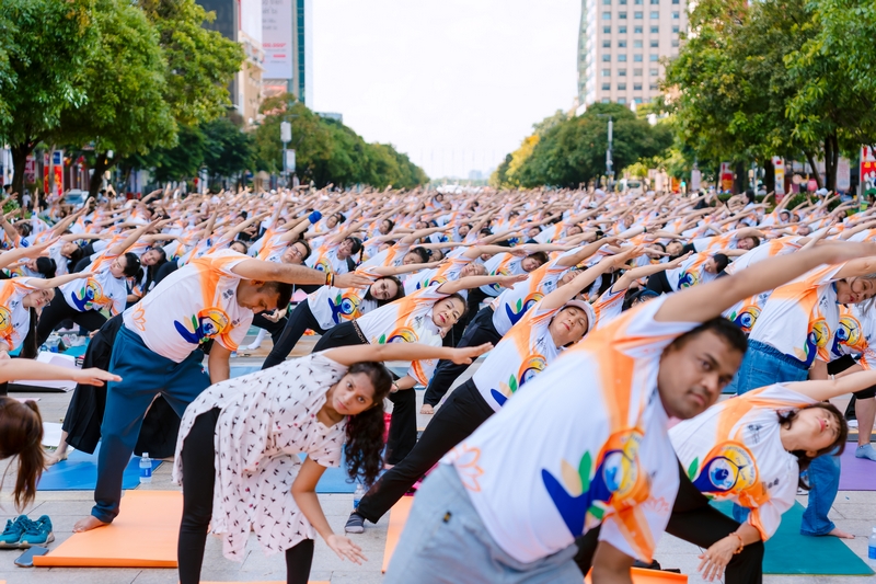 Hơn 2.000 người cùng tham gia hoạt động Yoga ngoài trời tại Phố đi bộ Nguyễn Huệ su-kien-yoga-hon-2000-nguoi-tai-nguyen-hue-03.jpg